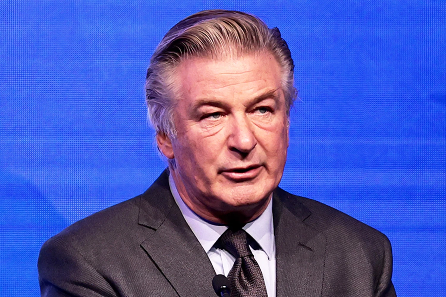 Alec Baldwin'e sosyal medyadaki tartışma yüzünden milyonlarca dolarlık yeni dava